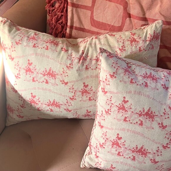 John Robshaw HTF Pink Cream Coral Throw Pillows Set Of 2 w/Down Inserts Scarce - Picture 5 of 10
